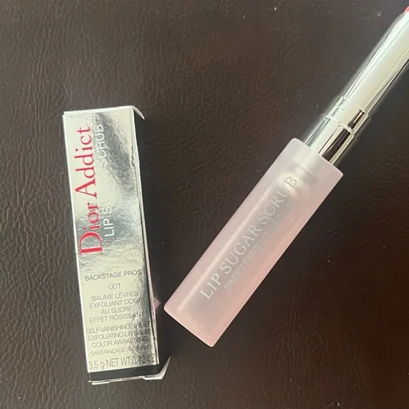 DIOR ADDICT LIP SUGAR SCRUB
Gentle Exfoliating Lip Balm-Custom Rosy
Color Effect - Picture 2 of 4